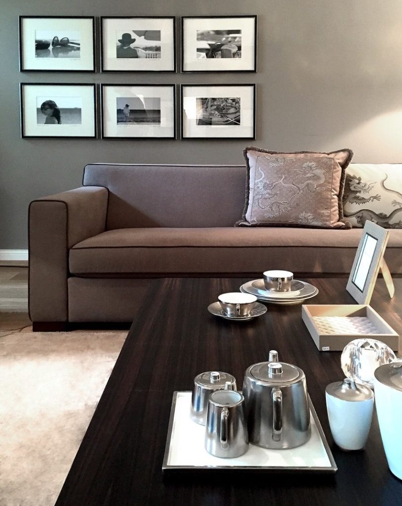 Eine Couch und Sofa von Morgentau Möbel