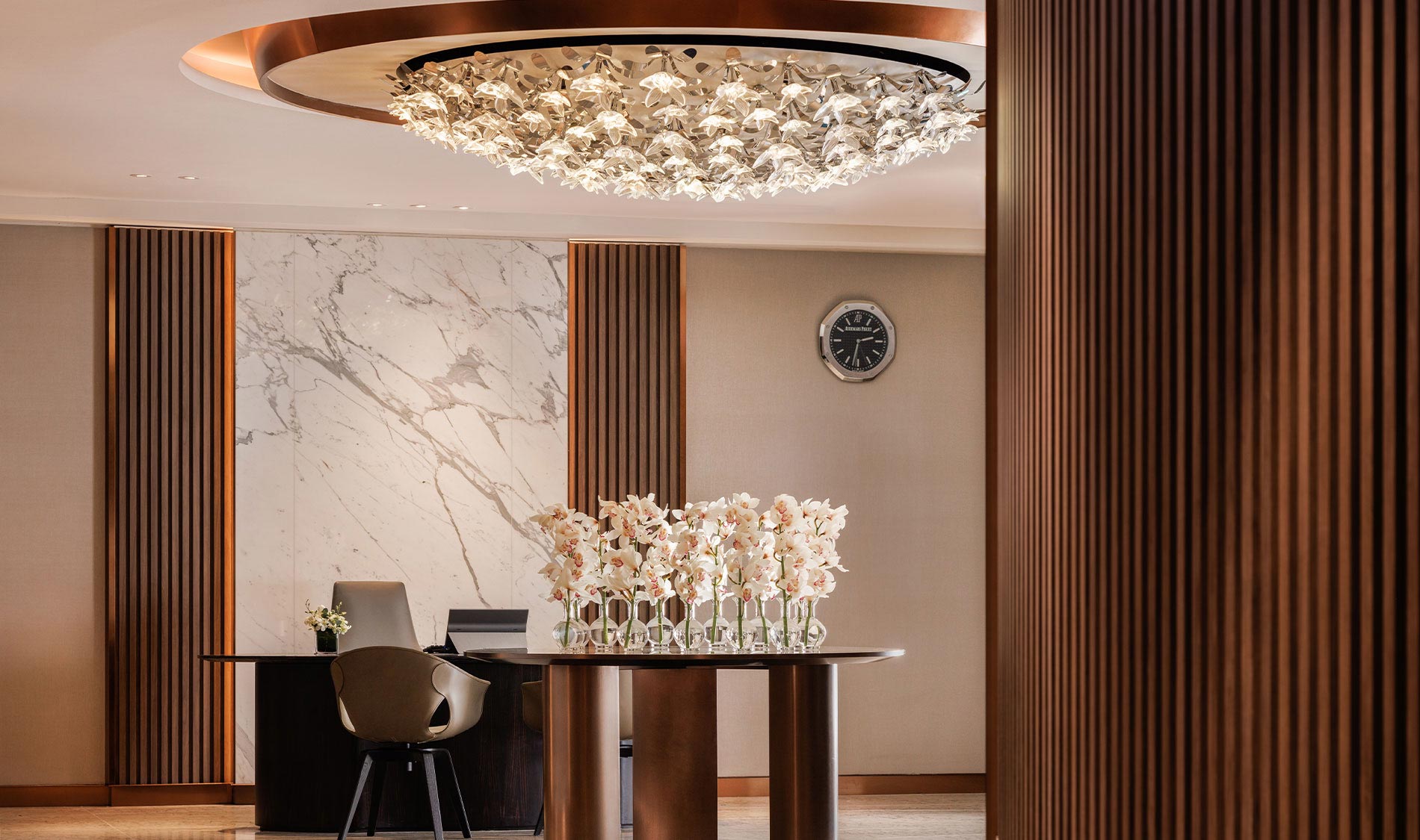 Mehr über den Artikel erfahren Das LALIQUE INTERIOR DESIGN STUDIO lässt die neue SilverKris Lounge der Singapore Airlines erstrahlen